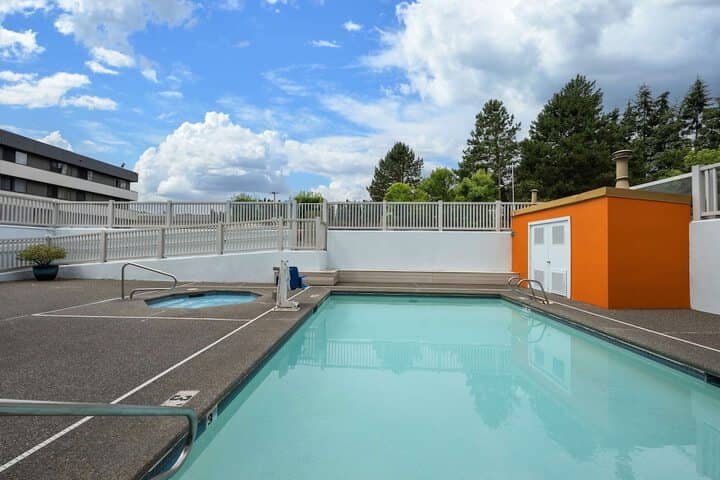 Pool 32 of 40