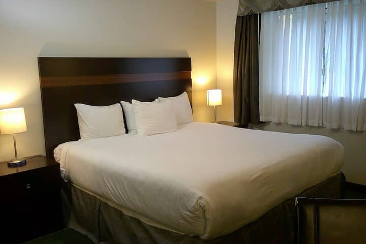 Room 26 of 40