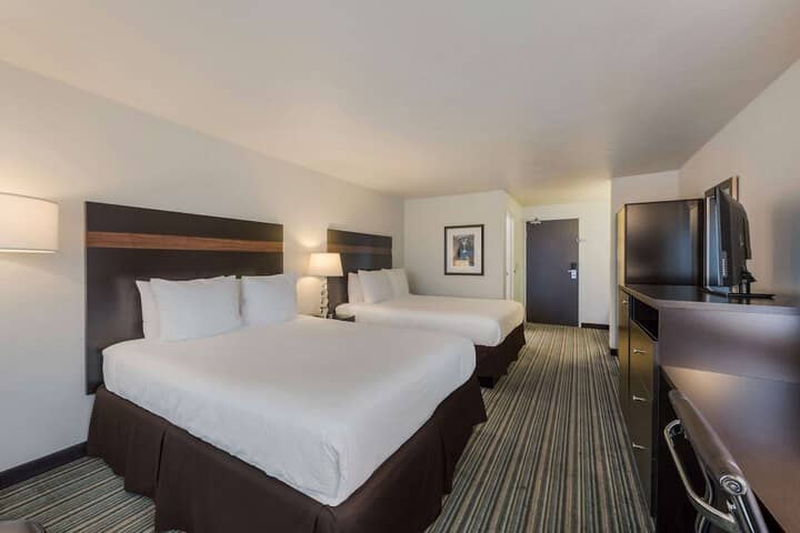 Room 4 of 40