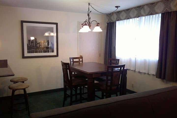 Room 25 of 40