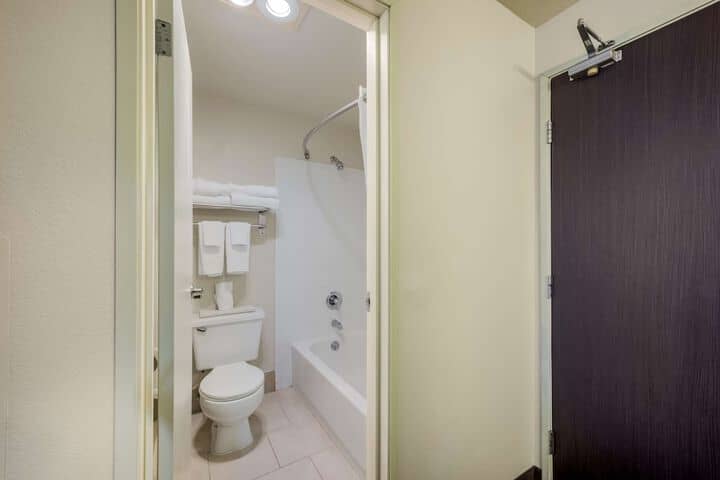 Room 30 of 40