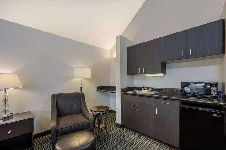 Room 11 of 40